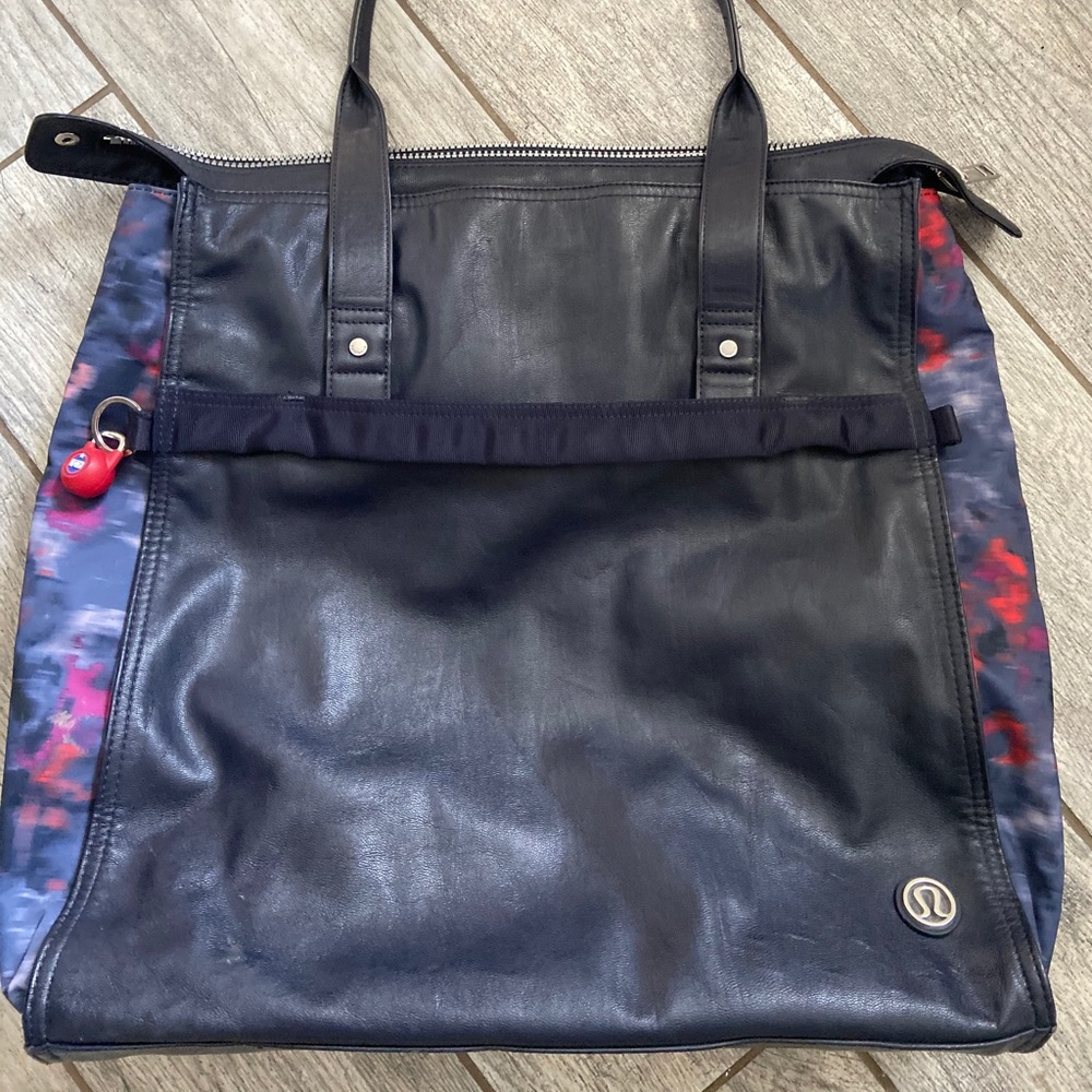Lululemon tote / travel/ gym bag